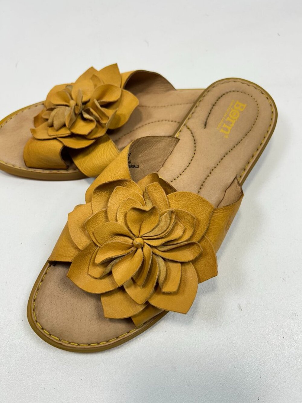 Womens BORN Tan Leather Criss Cross Sandal w/Large Leather Flower US 10 EU 40